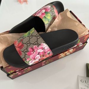 Gucci bloom slides